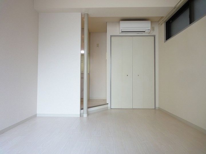 スクリーン3233の居間