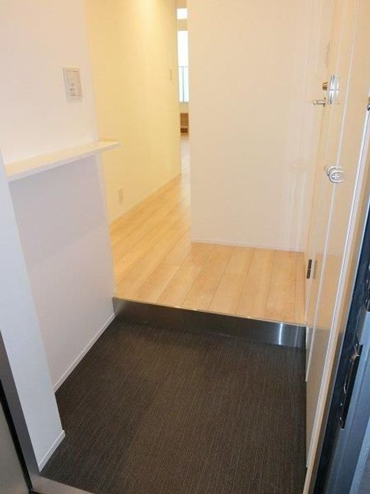 東京都港区芝浦2(マンション)の賃貸物件の玄関