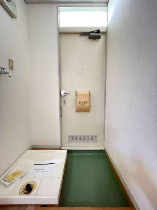 ジュネス中川の玄関