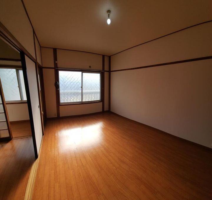 高月マンションの居間