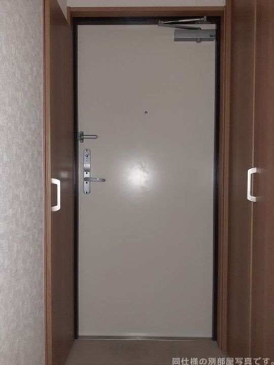 グランインカム曙の玄関