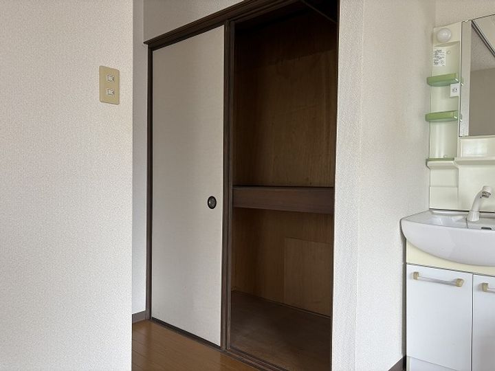 コーポラスなるせVの内装