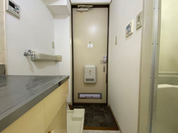 東京都世田谷区三宿2(アパート)の賃貸物件の玄関