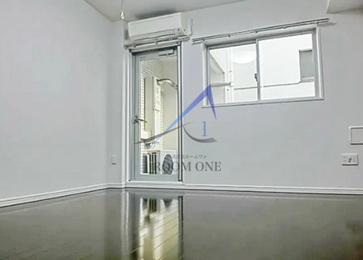 AQUA SWEET NIPPORIの居間