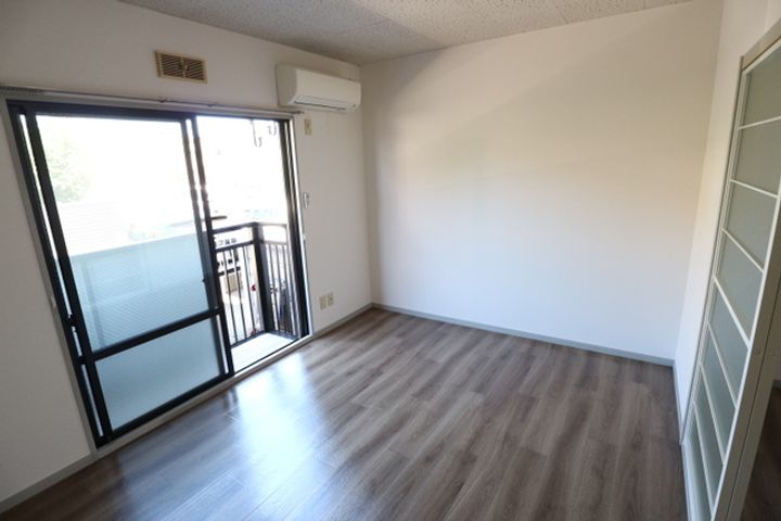 メゾン・ラ・ルートの居間