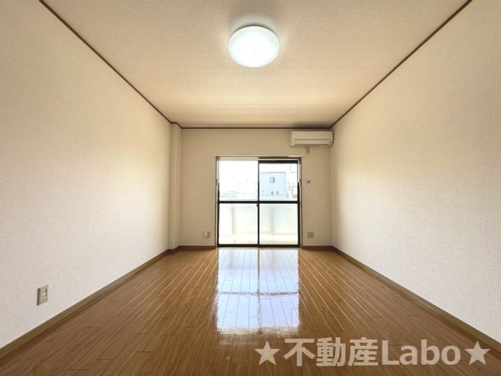 徳島県徳島市新蔵町3(マンション)の賃貸物件の居間