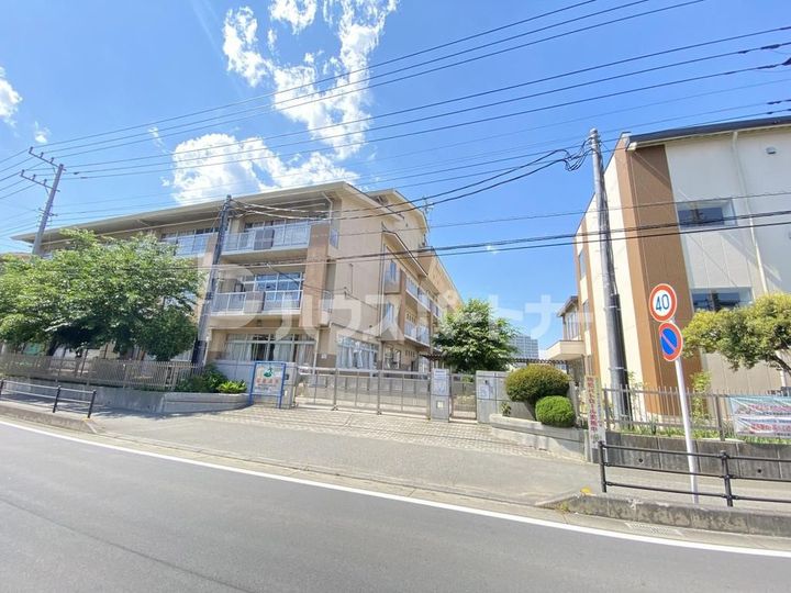 タチェット三郷中央の周辺