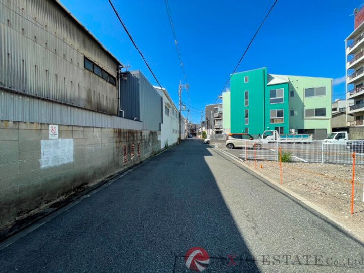 ブレーブエムズの周辺