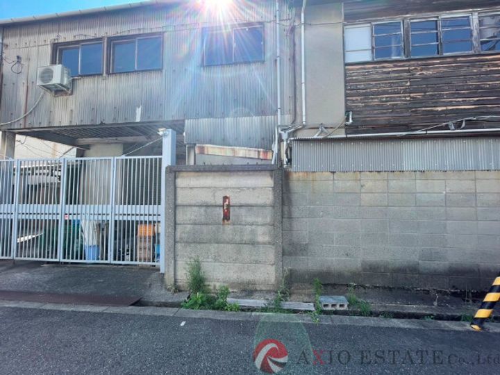 ブレーブエムズの周辺