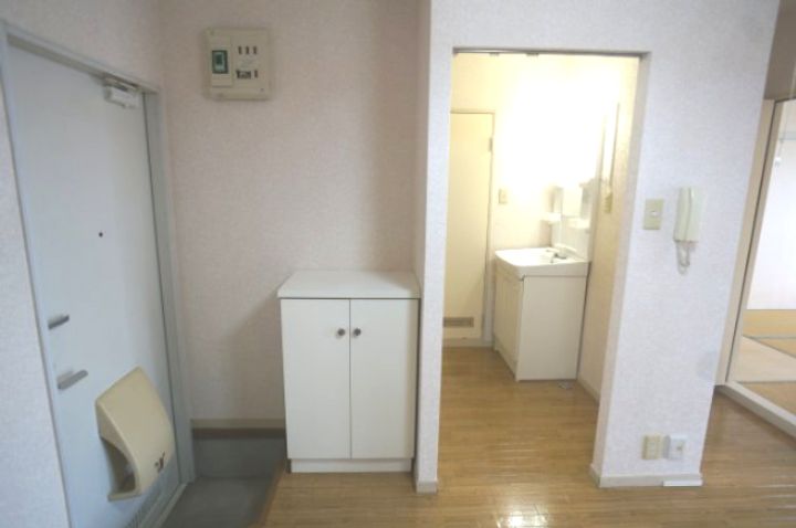 茨城県石岡市南台1(アパート)の賃貸物件の玄関