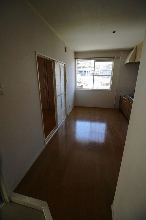 コーポアルカディアの玄関