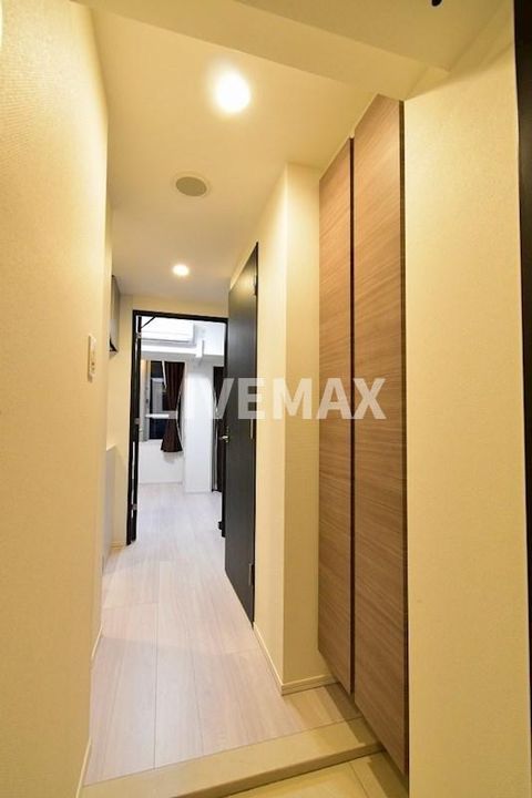 ディアレイシャス市谷薬王寺の玄関