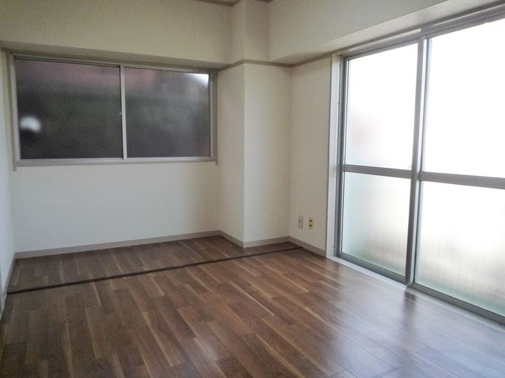 東京都文京区本郷4(マンション)の賃貸物件の居間