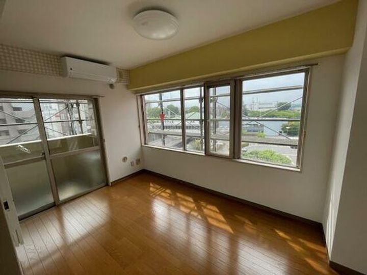 ケーエスビルの内装