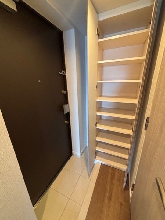 プライムネクサス大森海岸駅の玄関