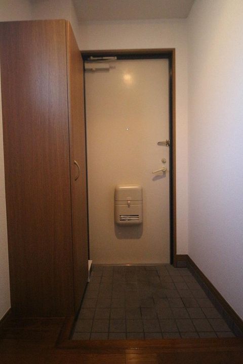 ひまわり五番館の玄関