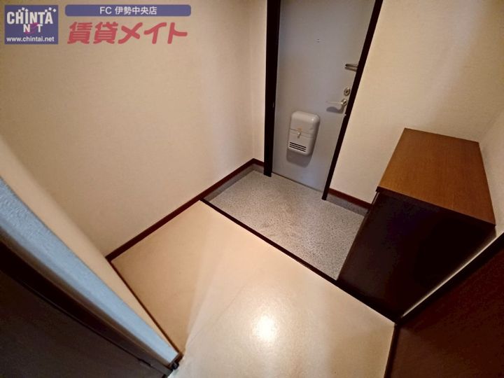 サープラス喜久屋2の玄関