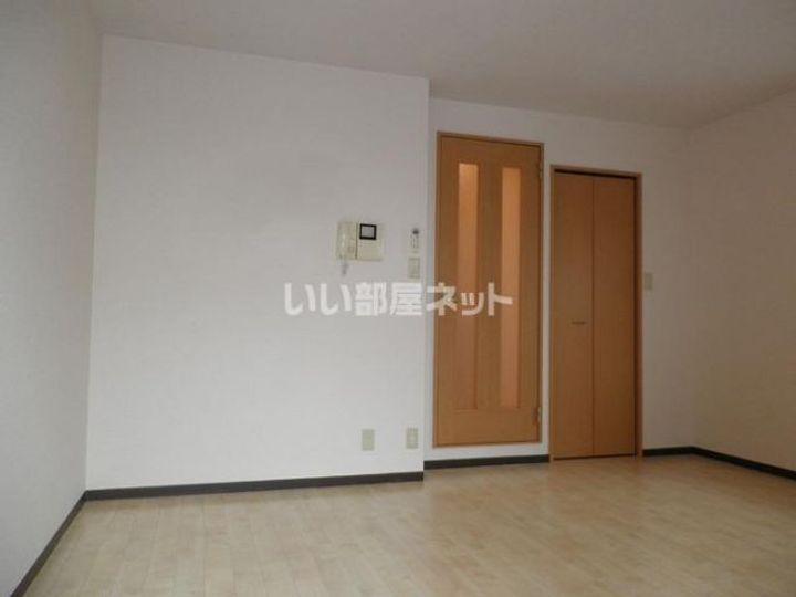 大阪府四條畷市岡山1(マンション)の賃貸物件の居間