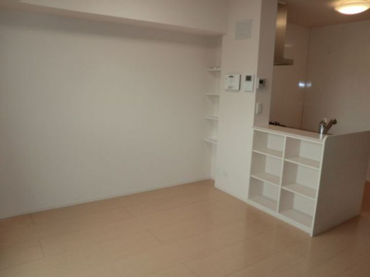 グランシャトー椿黒の居間