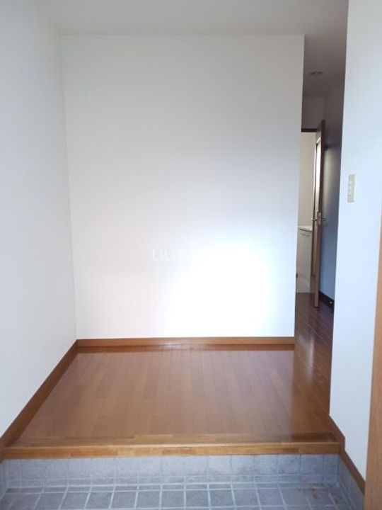フジパレス忠岡B棟の玄関