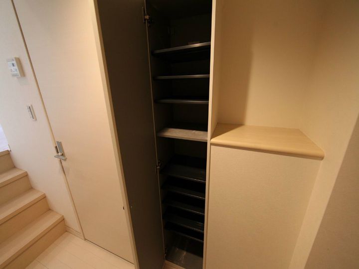 グランディール大宝の玄関