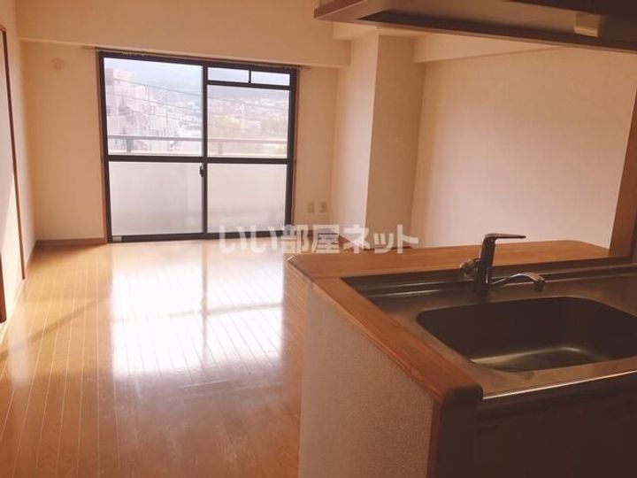 カサブランカ・フィールドの居間