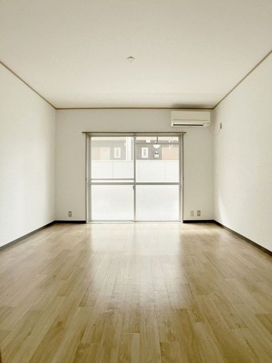 ハイネス菅谷の居間