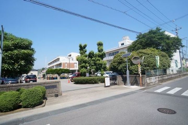 バリュージュ安塚Cの周辺