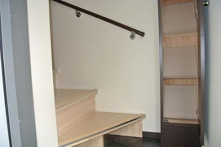 レオネクストリバーポートIIIの玄関