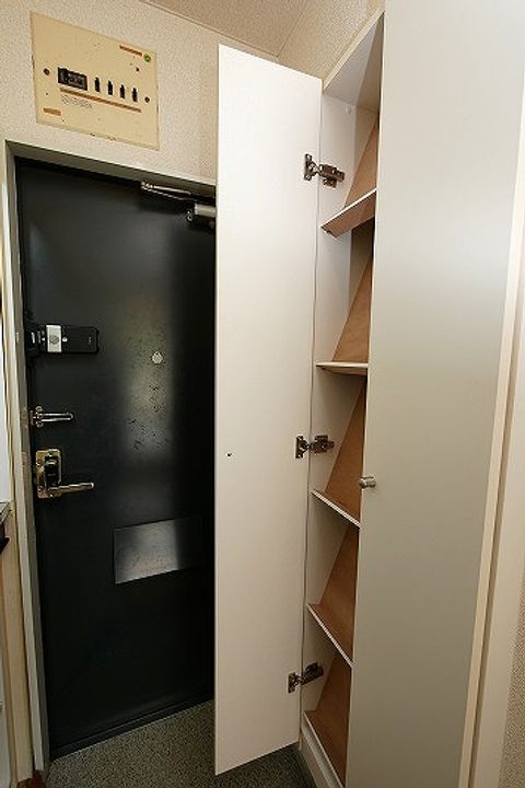 パレス戸坂桜東町の玄関