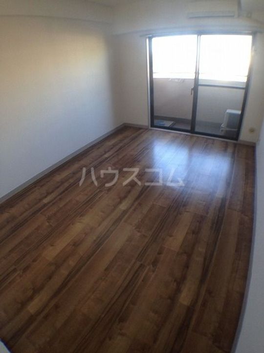 ライオンズマンションお花茶屋駅前通りの居間