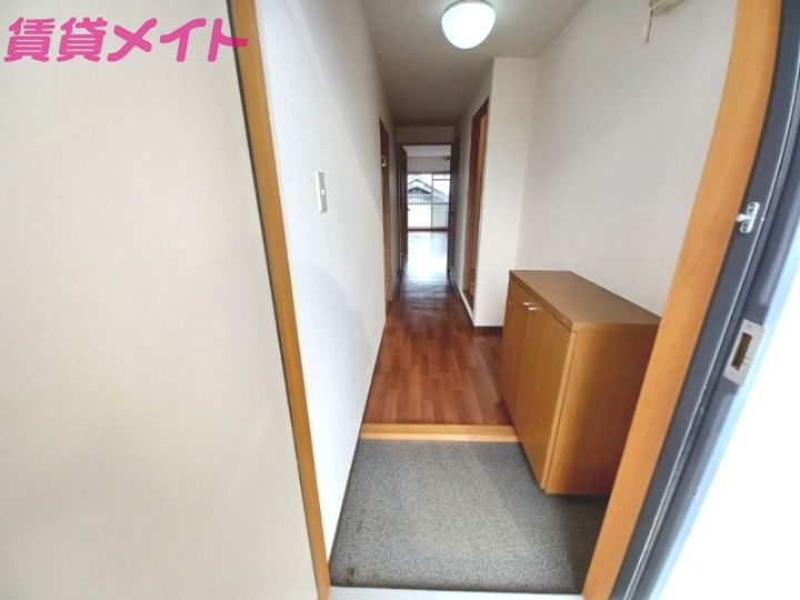 シャイン新西方の玄関