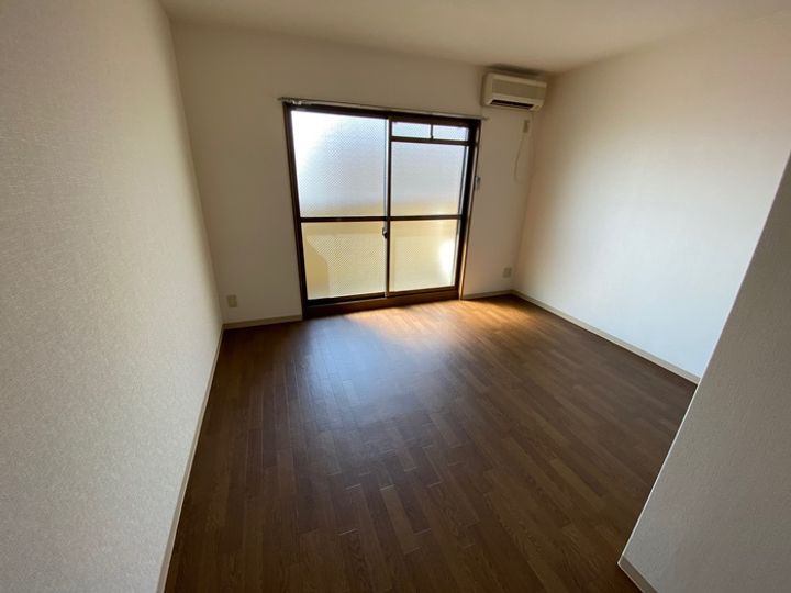 リカレント草津の居間