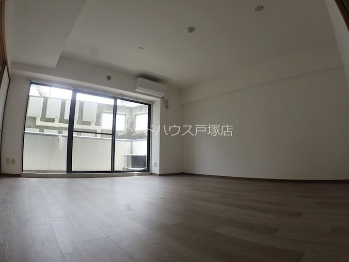フルセイル権太坂の居間