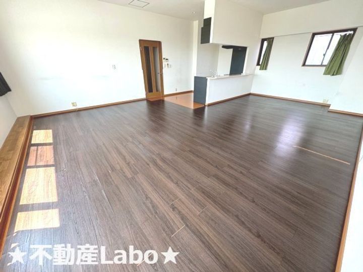 徳島県板野郡松茂町広島字四番越(マンション)の賃貸物件の居間