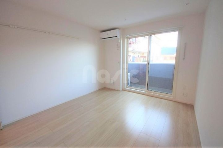 アングレーヌ日吉の居間