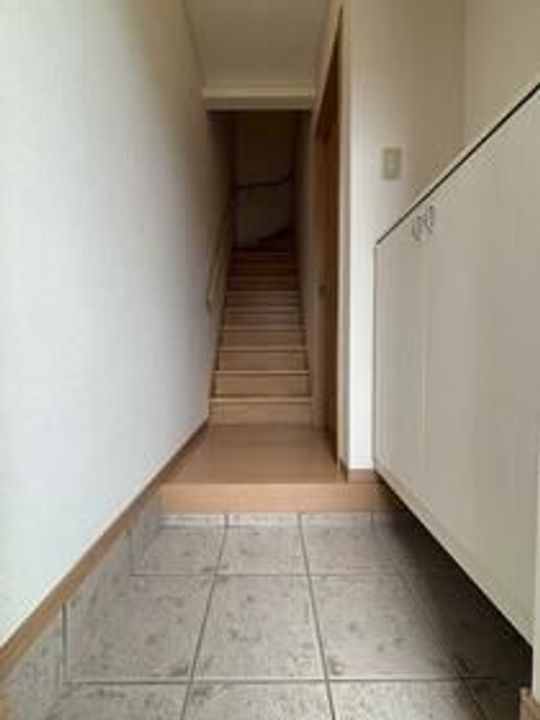 サイドパイン Aの玄関