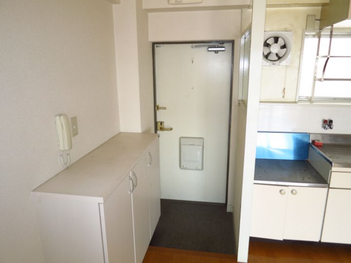 曙コーポの玄関