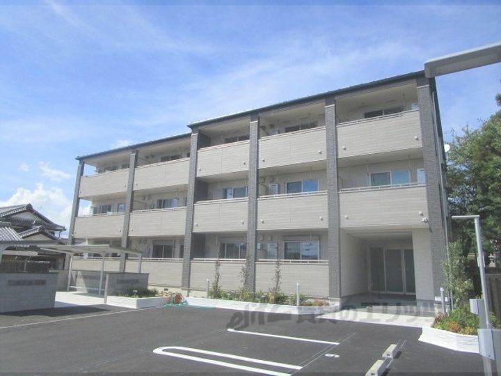 アドバンスの外観