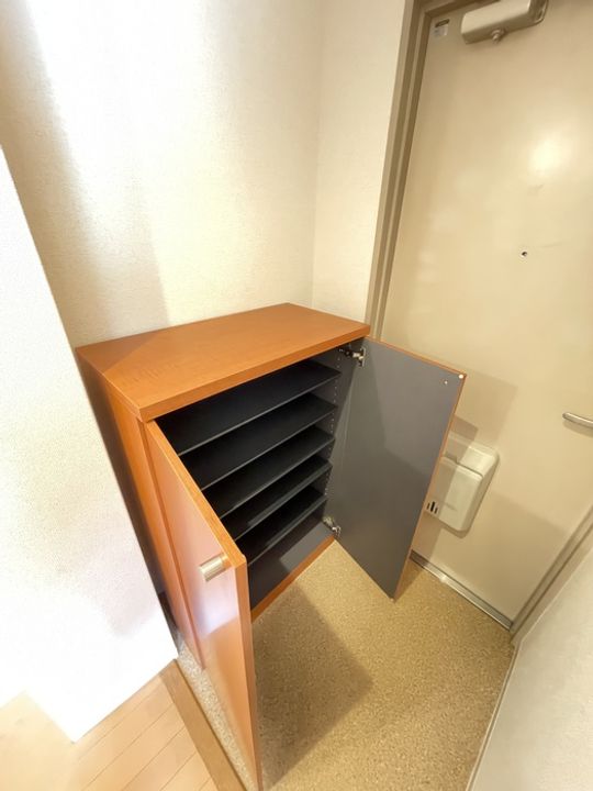 第二高政ビルの玄関