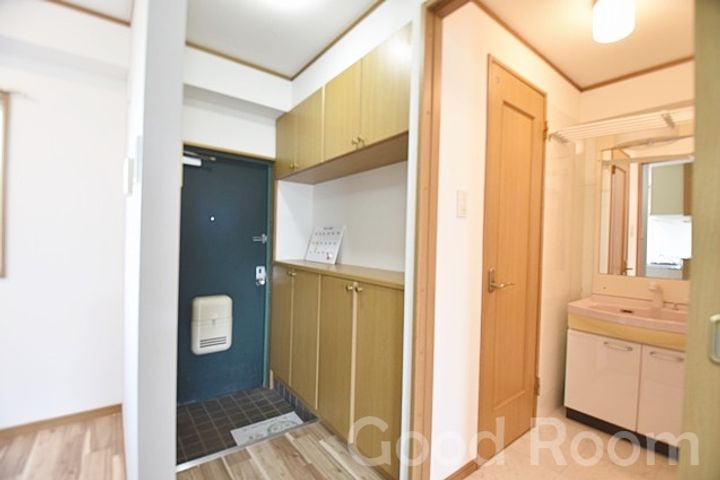 徳島県小松島市神田瀬町(マンション)の賃貸物件の玄関