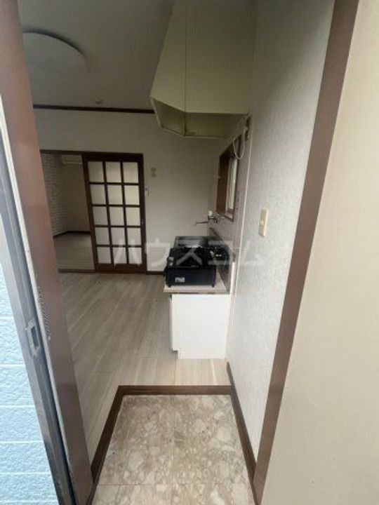 ルミノッソ市川IIの玄関