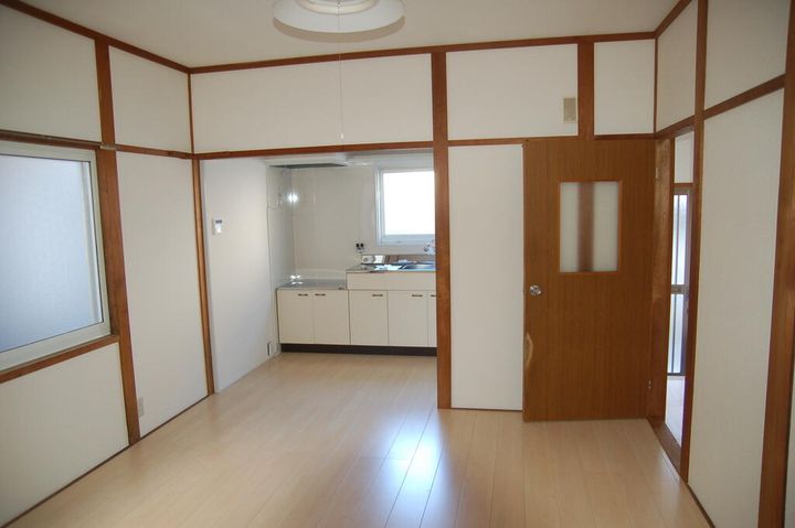 上田アパートの居間