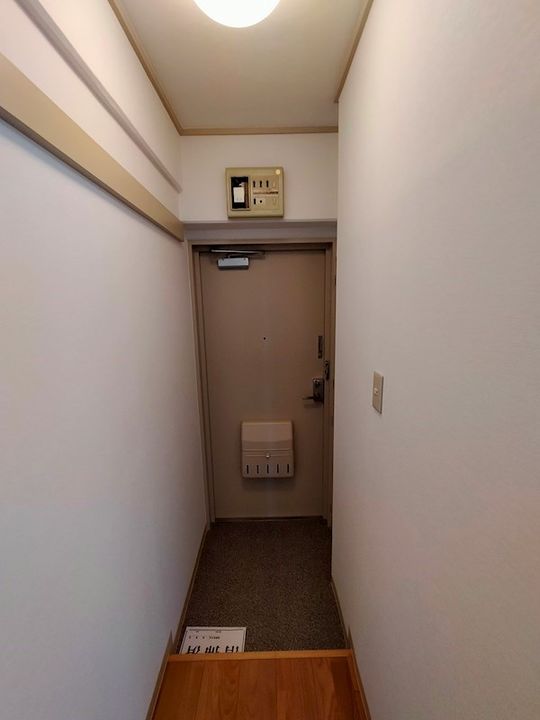 小崎マンションの玄関