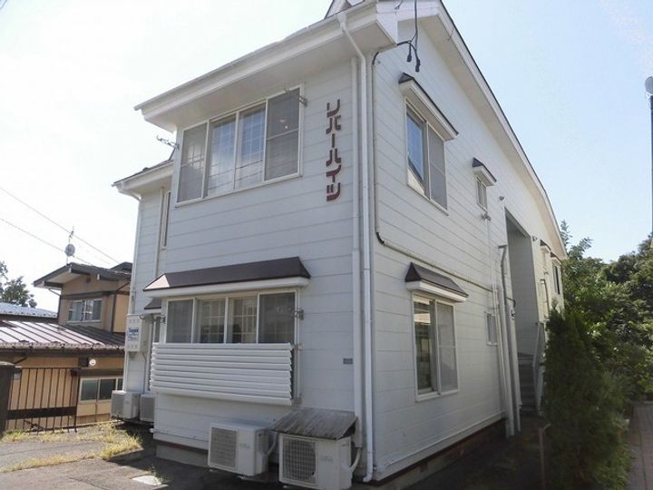 リバーハイツの外観