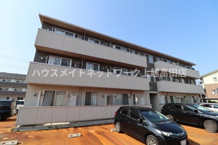 レフィナード Aの外観