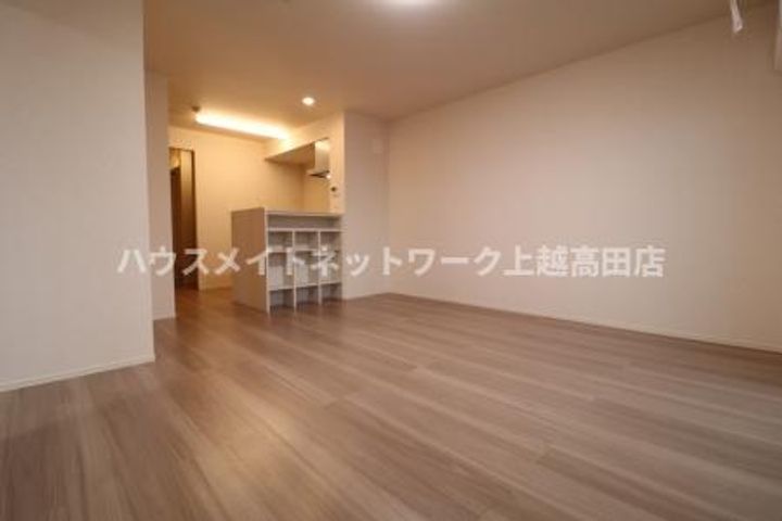 レフィナード Aの居間