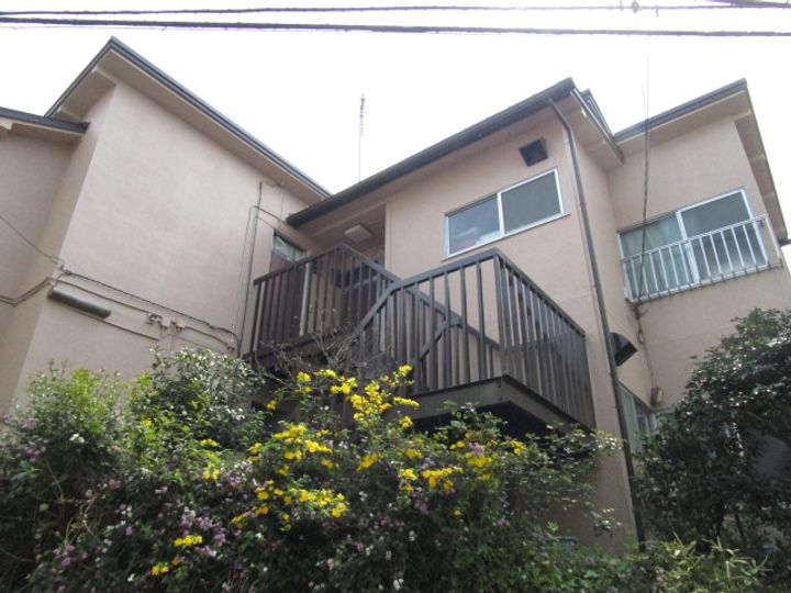 (No shower 風呂無し)椿荘の外観