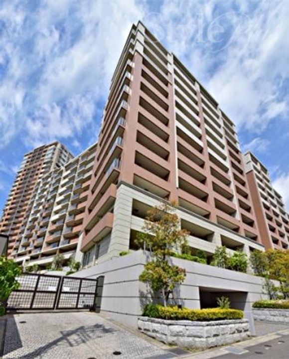 グランドメゾン星が丘山手D棟の外観