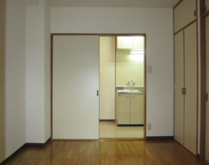 リカーショップ佐藤の居間